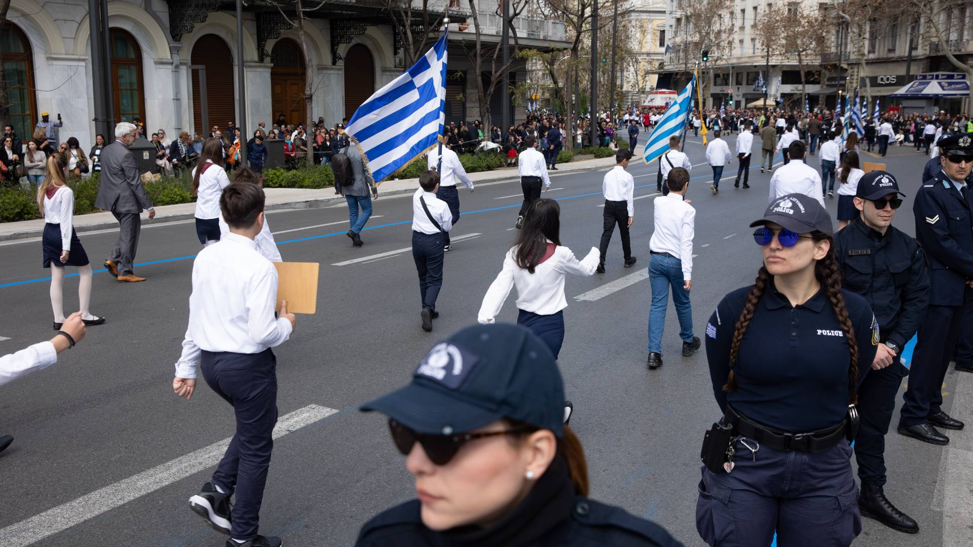 25η Μαρτίου: Φωτογραφίες από τη μαθητική παρέλαση στην Αθήνα – Ποιοι δρόμοι είναι κλειστοί-3