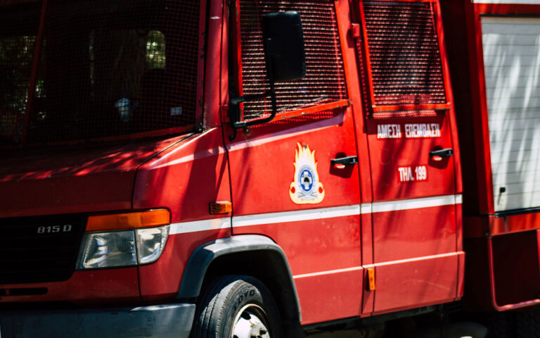 Θεσσαλονίκή: Στις φλόγες τυλίχθηκε ΙΧ αυτοκίνητο