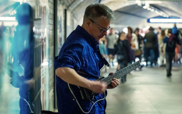 Λονδίνο: Πλανόδιοι μουσικοί περνάνε από οντισιόν πριν τραγουδήσουν στο μετρό