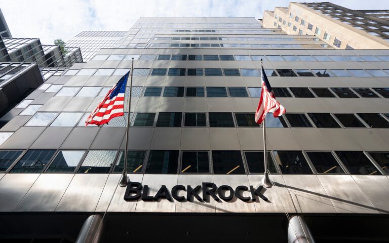 BlackRock: «Ερχεται παγκόσμια συνταξιοδοτική κρίση»