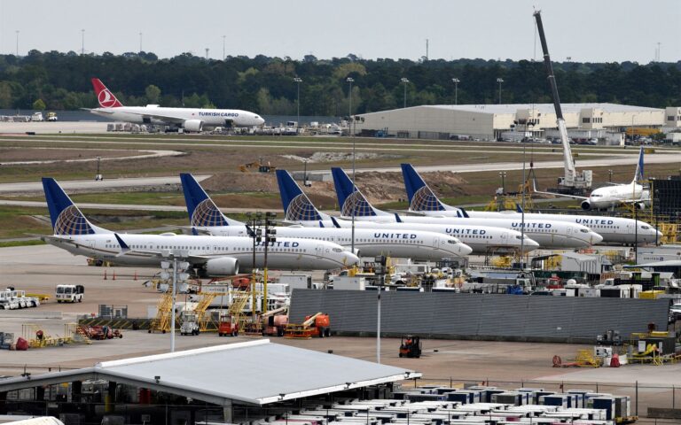 Ζημίες 164 εκατ. δολ. καταγράφει η United Airlines το α΄ τρίμηνο