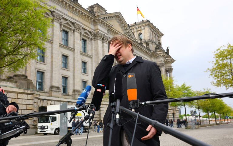 Γερμανία: Σε τροχιά… πτώσης το AfD, έξι εβδομάδες πριν από τις ευρωεκλογές