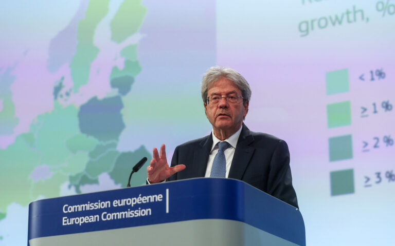Ταχύτερη μείωση του πληθωρισμού βλέπει η Ευρωπαϊκή Επιτροπή