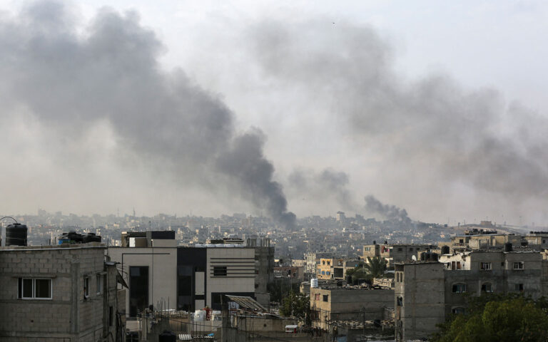 Γάζα: 21 νεκροί, δεκάδες τραυματίες από ισραηλινά πλήγματα στη Ράφα