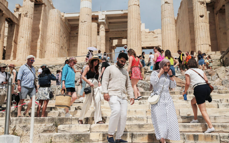 Τουρισμός: Από ρεκόρ σε ρεκόρ στην Ελλάδα, στα 39,3 εκατ. οι αφίξεις το 2028