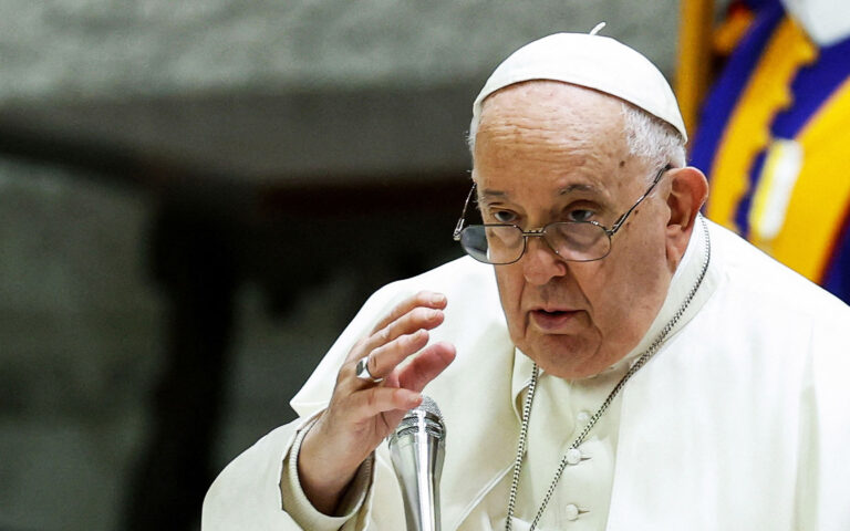 Πάπας Φραγκίσκος: Αντιδράσεις για προσβλητικό όρο που φέρεται να χρησιμοποίησε για τους ομοφυλόφιλους