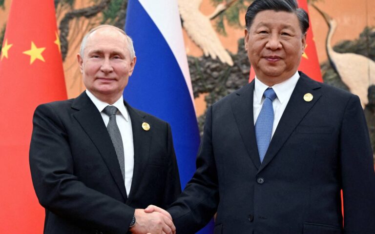 Explainer: Πώς βοηθά η Κίνα τον Πούτιν να ελαφρύνει το βάρος των κυρώσεων;