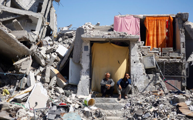 Σφοδρές μάχες διεξάγονται σε όλη τη Γάζα