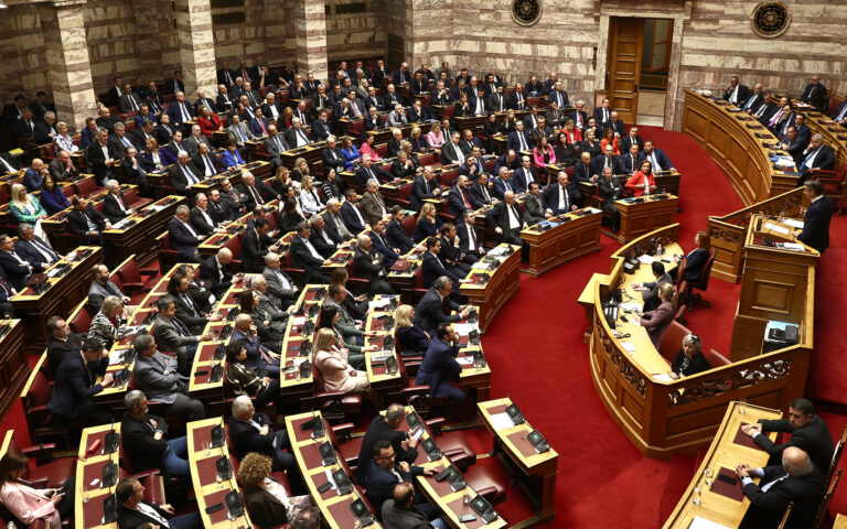Βουλή: Live η συζήτηση των πολιτικών αρχηγών για την ακρίβεια