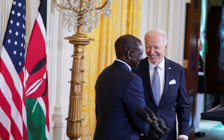 Ο Μπάιντεν προάγει την Κένυα σε «μείζονα σύμμαχο» εκτός ΝΑΤΟ