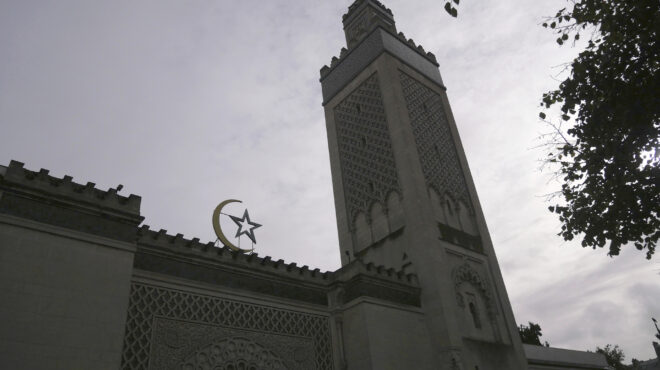 το-μεγάλο-τζαμί-του-παρισιού-καλεί-του-563037982