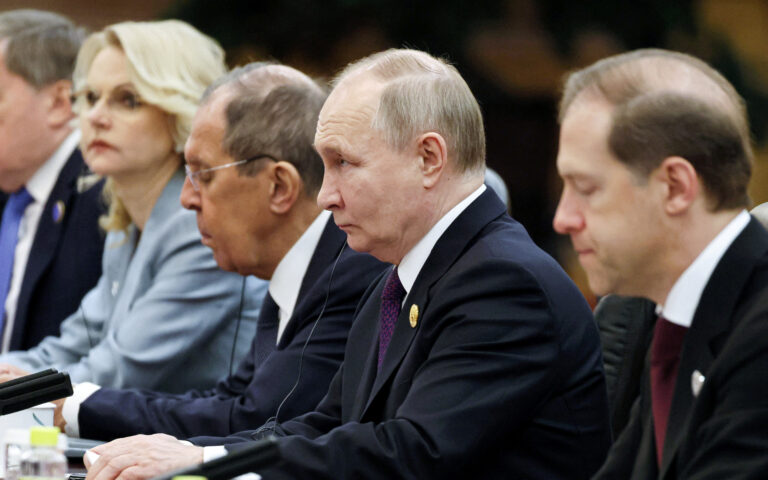 Reuters: Ο Πούτιν θέλει κατάπαυση πυρός στην Ουκρανία «στις σημερινές γραμμές του μετώπου»