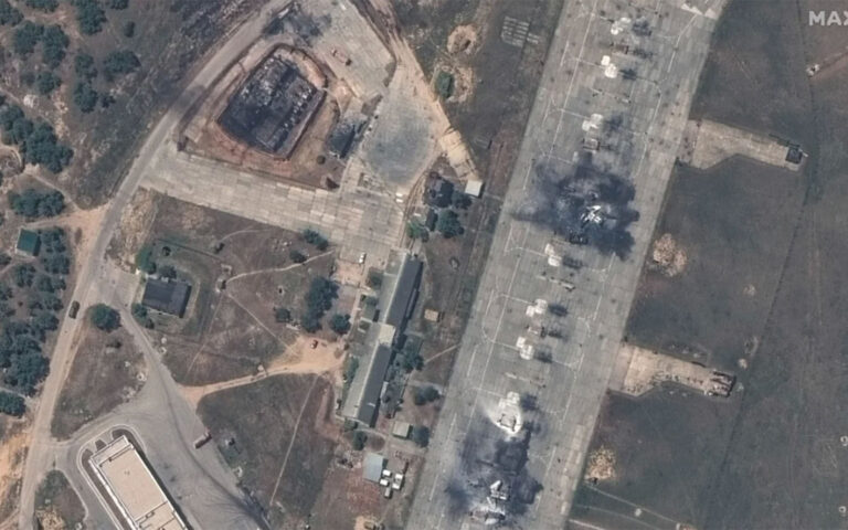 Δορυφορικές εικόνες: Κατεστραμμένα ρωσικά τζετ σε αεροπορική βάση της Κριμαίας