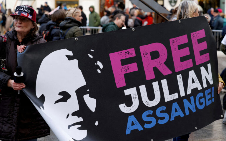 Υπόθεση Ασάνζ: Ανησυχία στο Συμβούλιο της Ευρώπης για τη μεταχείριση του ιδρυτή του WikiLeaks