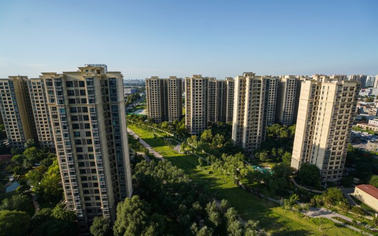 Η Κίνα αγοράζει κατοικίες για να σωθεί η αγορά ακινήτων