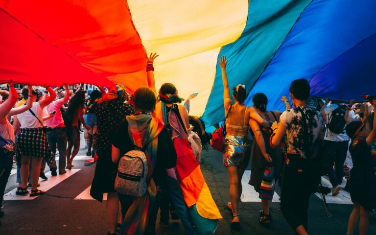 Σε άνοδο η βία κατά των ΛΟΑΤΚΙ+ ατόμων στην Ευρώπη