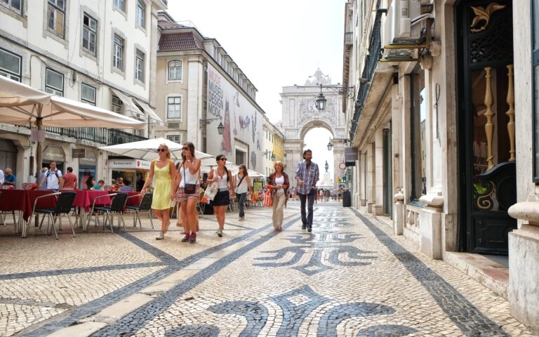 Πορτογαλία: Μεγάλες φοροελαφρύνσεις σε νέους 18 έως 35 ετών