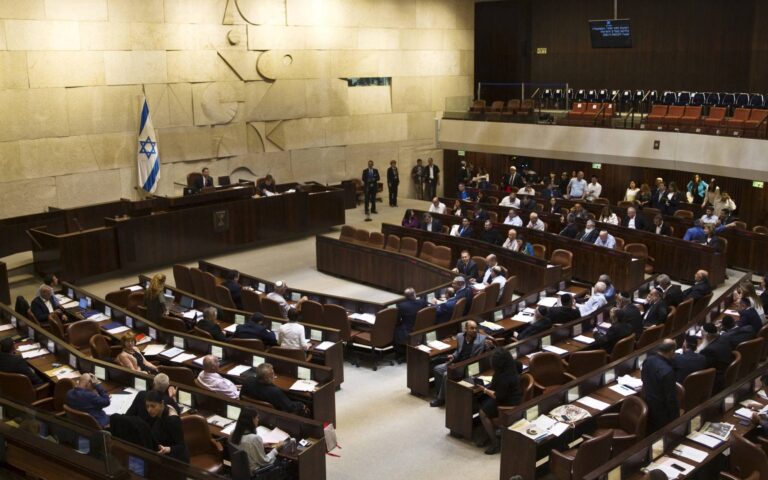 Ισραήλ: «Πράσινο» της Κνεσέτ για περιορισμένη στρατιωτική θητεία των υπερορθόδοξων Εβραίων