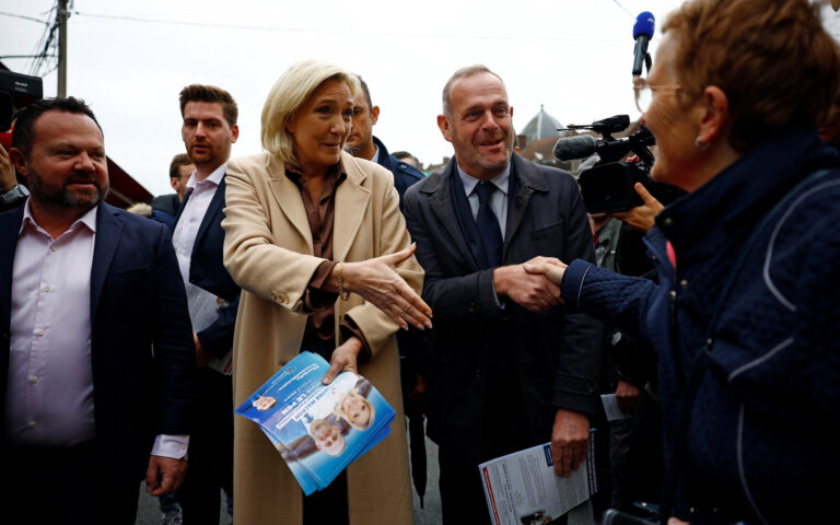 Γαλλία – δημοσκόπηση: Διευρύνει το προβάδισμά της η παράταξη της Λεπέν