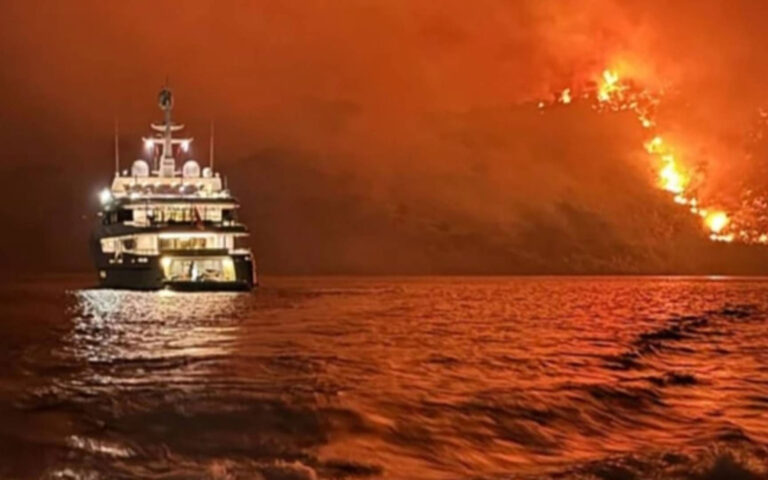 Φωτιά στην Υδρα: Υπολείμματα κροτίδων εντοπίστηκαν στη στεριά