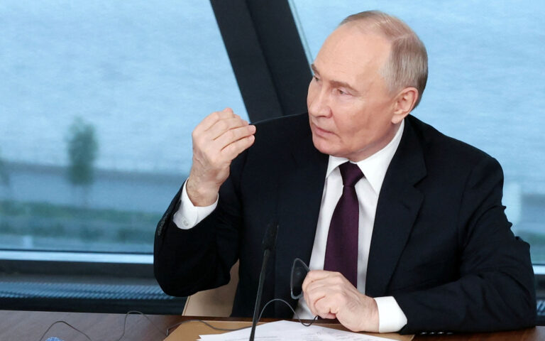 Το Κρεμλίνο απειλεί να εξοπλίσει τους εχθρούς της Δύσης