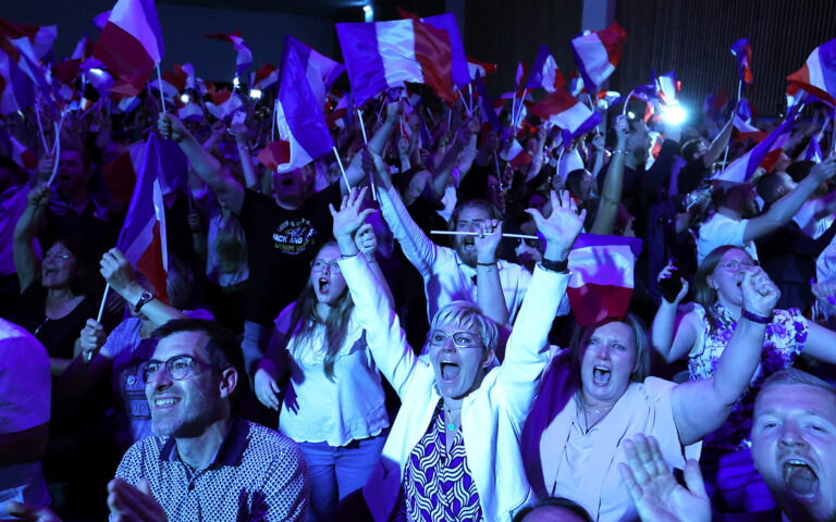 Γαλλικές εκλογές: Μεγάλη νίκη για την ακροδεξιά της Λεπέν στον Α’ γύρο – Τι δείχνει το exit poll
