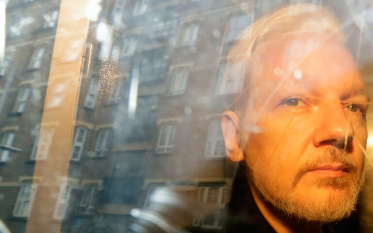 Τζούλιαν Ασάνζ: Πώς έφτασε στην αποφυλάκιση ο ιδρυτής του WikiLeaks
