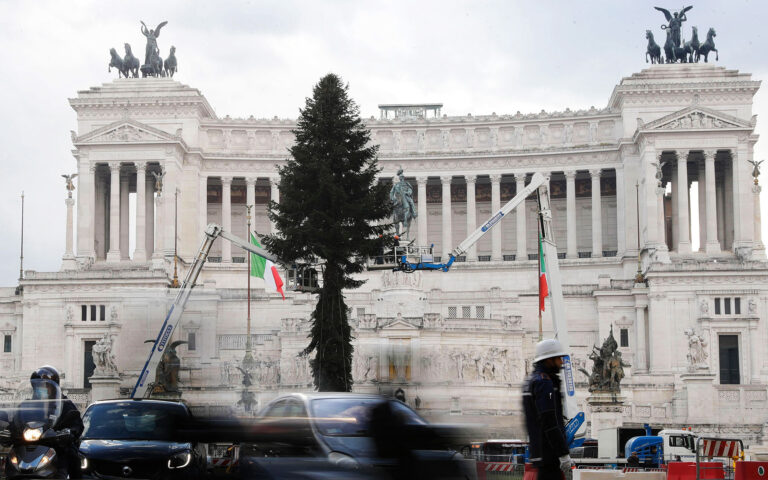 Η Γαλλία απειλεί την εκεχειρία των αγορών με τη Ρώμη