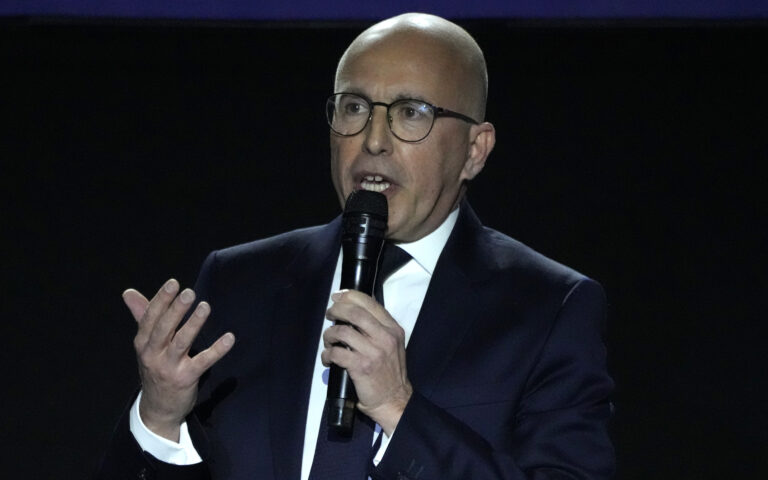 Γαλλία: Καθαιρέθηκε ο επικεφαλής των Ρεπουμπλικανών μετά το «άνοιγμα» στην Ακροδεξιά