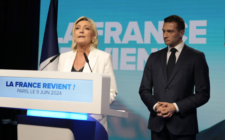 Γαλλία: Δημοσκοπική πρωτιά για την Ακροδεξιά, τρίτο το κόμμα του Μακρόν