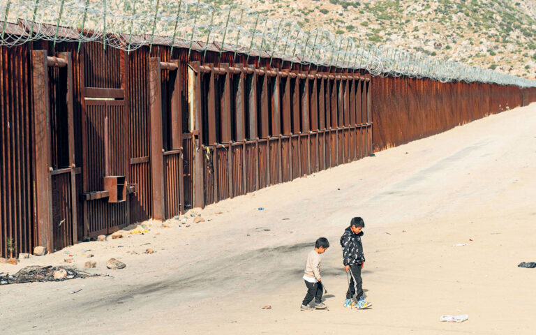 Ο Μπάιντεν σφραγίζει τα σύνορα με το Μεξικό