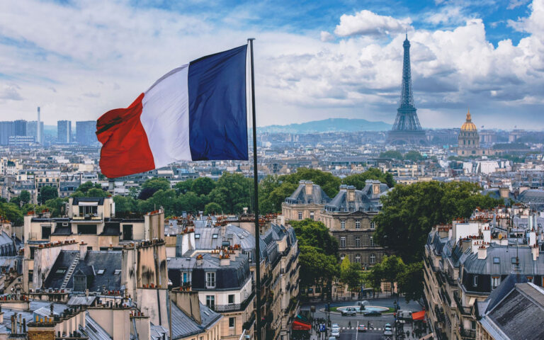 Γαλλία: Πλήγμα η υποβάθμιση από την S&P