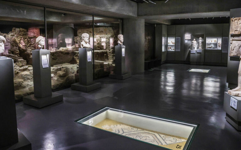 Φως στο αθέατο μουσείο της Ακρόπολης