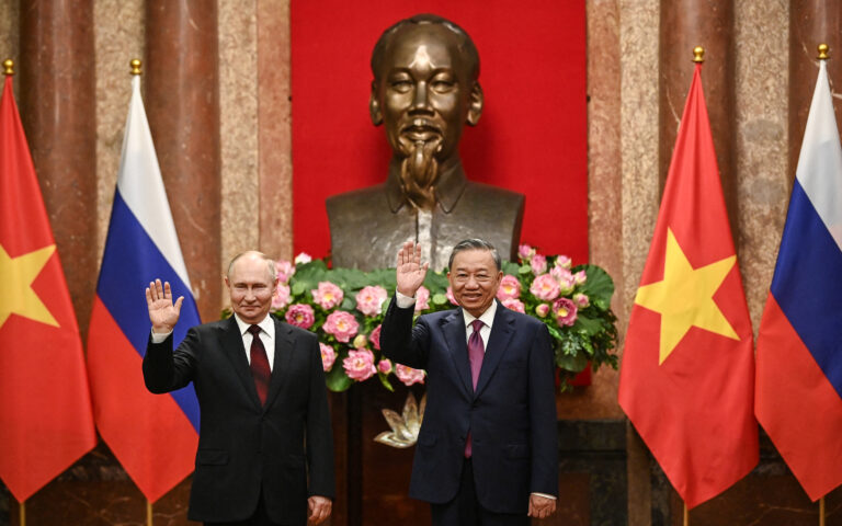 Η επίσκεψη Πούτιν στο Βιετνάμ δοκιμάζει τη «διπλωματία του μπαμπού»
