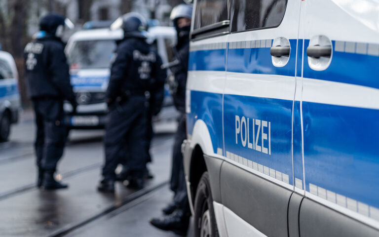 Γερμανία: Επίθεση με μαχαίρι σε ακροδεξιό πολιτικό στο Μανχάιμ (βίντεο)