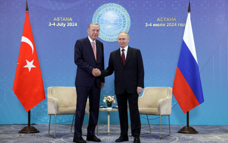 Συνάντηση Πούτιν – Ερντογάν στο Καζακστάν: «Θερμή η σχέση Ρωσίας και Τουρκίας»