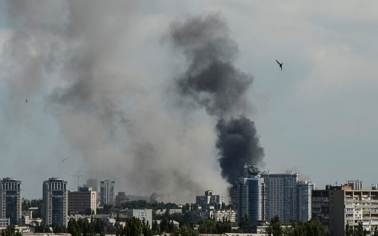 Ρωσία: Το πλήγμα στο Κίεβο προκλήθηκε από πτώση ουκρανικού αντιαεροπορικού πυραύλου