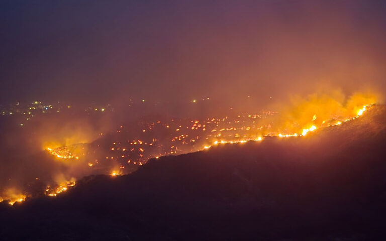 Πυρκαγιές: Μάχη με τις φλόγες σε Κω και Χίο