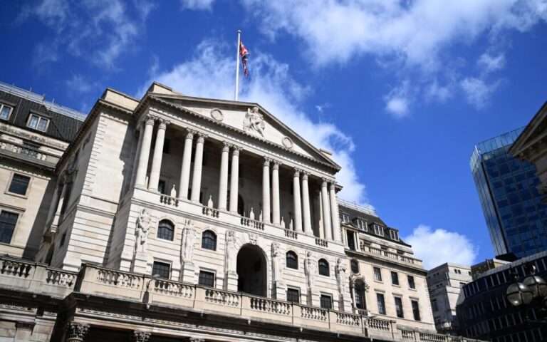 Οι οικονομικές προβλέψεις της Τράπεζας της Αγγλίας προσγειώνουν τα σχέδια των Εργατικών