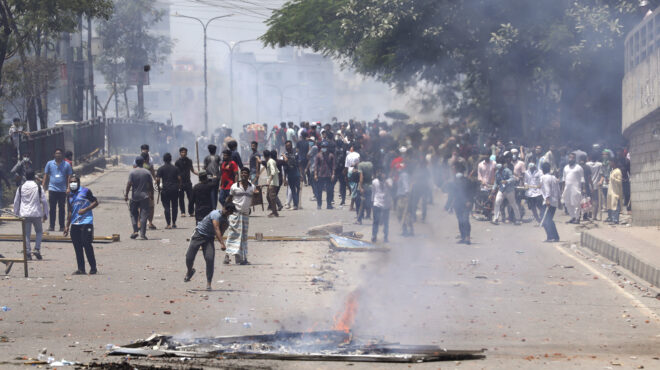 χάος-στο-μπαγκλαντές-διαδηλωτές-εισέ-563134501