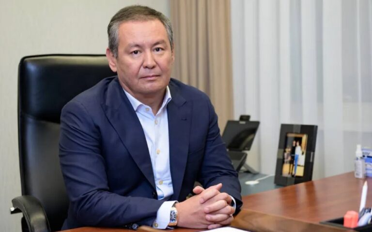 Φωτιά στην Υδρα: Ο επιχειρηματίας από το Καζακστάν αρνείται ότι ευθύνεται για την πυρκαγιά