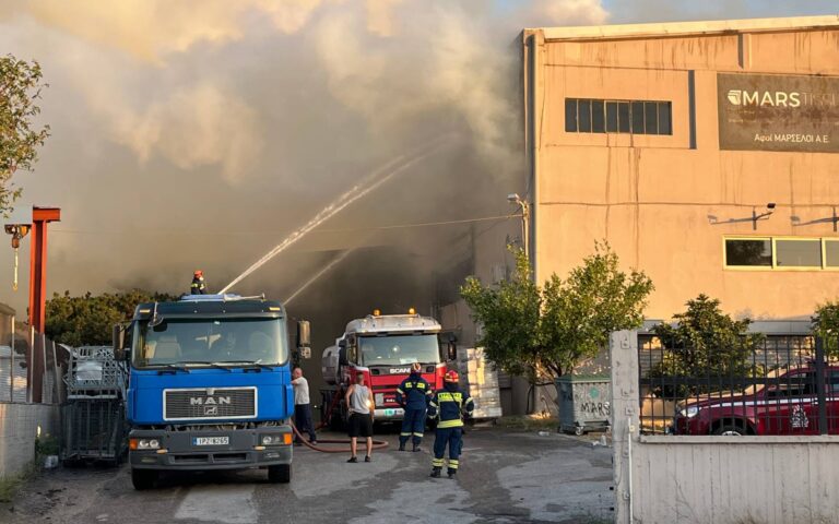 Φωτιά στις Αχαρνές: Κάηκαν εργοστάσια – Πώς ξεκίνησε η πυρκαγιά