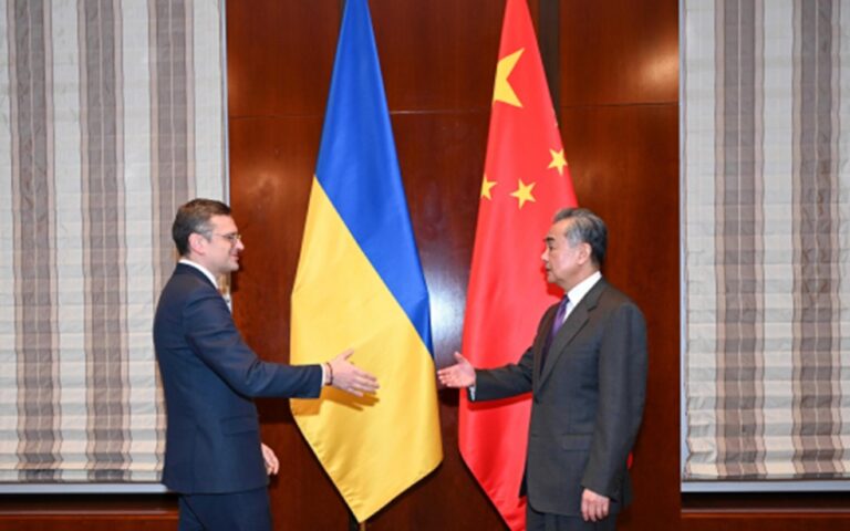 Η Κίνα υπόσχεται συνέχιση της διαμεσολάβησης και ανθρωπιστικής βοήθειας στην Ουκρανία
