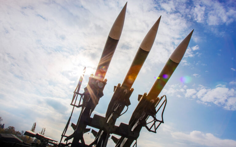 Η Βόρεια Κορέα εκτόξευσε δύο βαλλιστικούς πύραυλους, σύμφωνα με τη Σεούλ