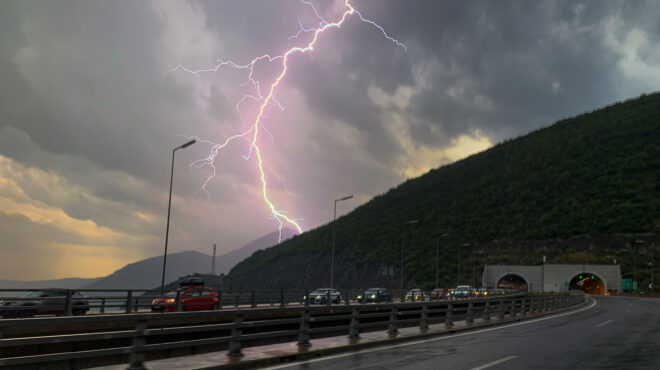 καιρός-πάνω-από-31-000-κεραυνοί-σε-24-ώρες-σ-563179168