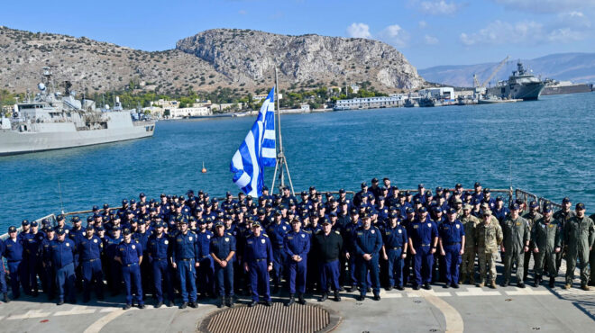 στον-ναύσταθμο-σαλαμίνας-η-φρεγάτα-ψ-563233444