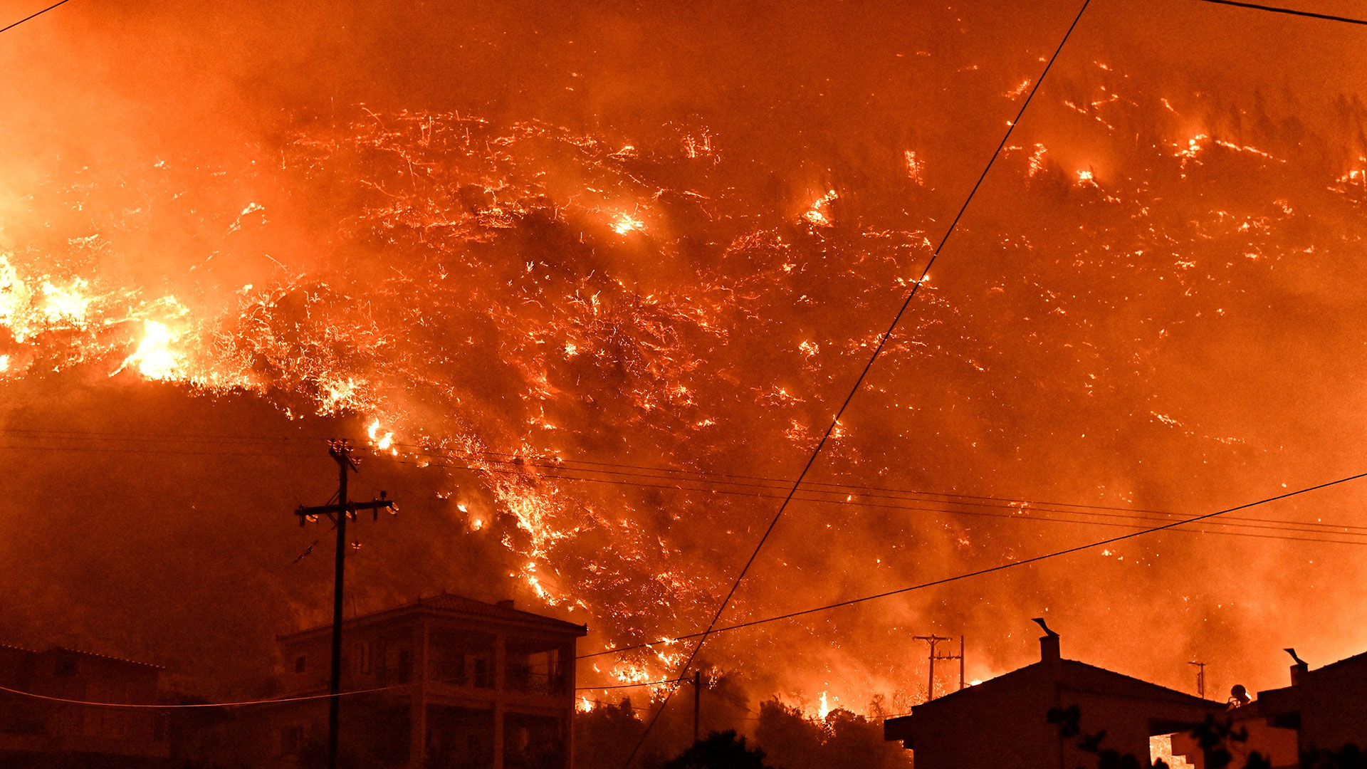 Φωτιά στην Κορινθία: Διακόπηκε η κυκλοφορία στην Κορίνθου – Πατρών