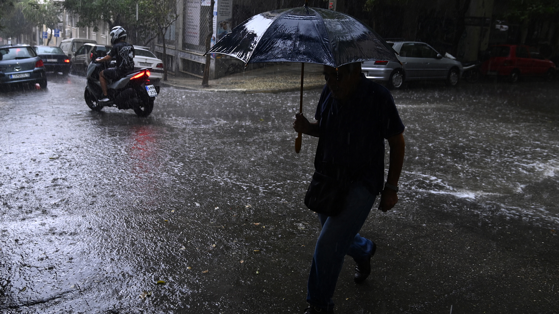 Κακοκαιρία Atena: Πού αναμένονται βροχές και καταιγίδες – Πότε υποχωρούν τα φαινόμενα