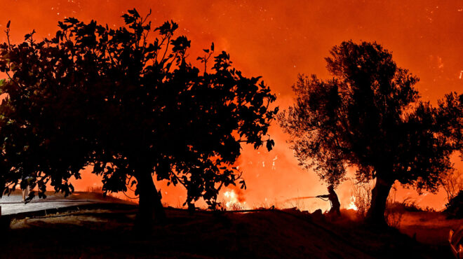 φωτιά-στην-κορινθία-ολονύχτια-μάχη-με-563247607