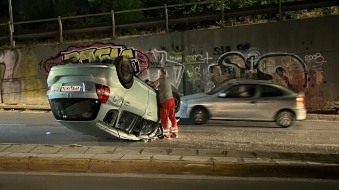 αγιοι-αναργυροι-ανατροπή-αυτοκινήτο-563206315